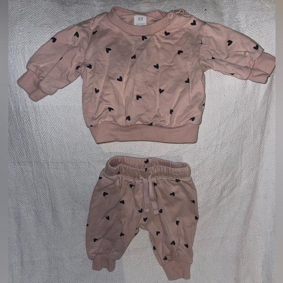H&M Other - H&M Blush Baby Set with Black Hearts